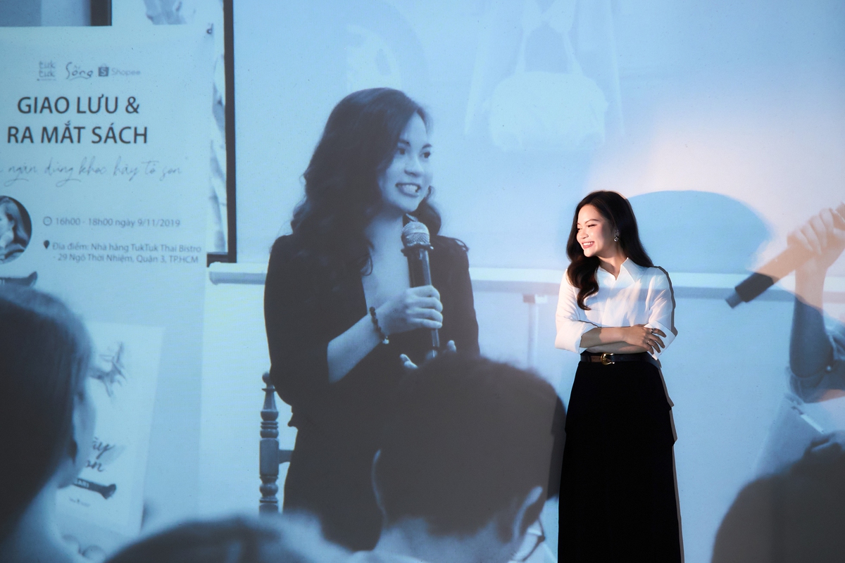 Nữ tác giả Việt từng là giám đốc khi mới 23 tuổi, sở hữu 14 đầu sách với 400.000 bản: “Doanh thu chỉ là bề nổi của một tảng băng”