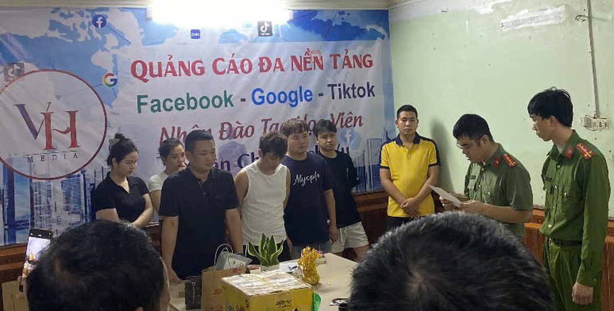 Khám xét khẩn cấp 2 địa điểm, bắt chủ phòng khám đông y online Nguyễn Văn Hải SN 1991