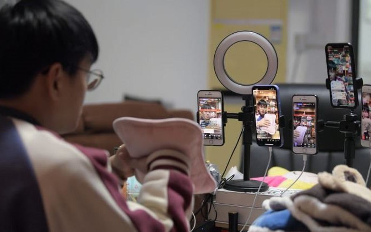 Phát hiện người phụ nữ liên tục chuyển khoản 3 tỷ đồng mua 900 đơn hàng online, cảnh sát sử dụng biện pháp nghiệp vụ điều tra