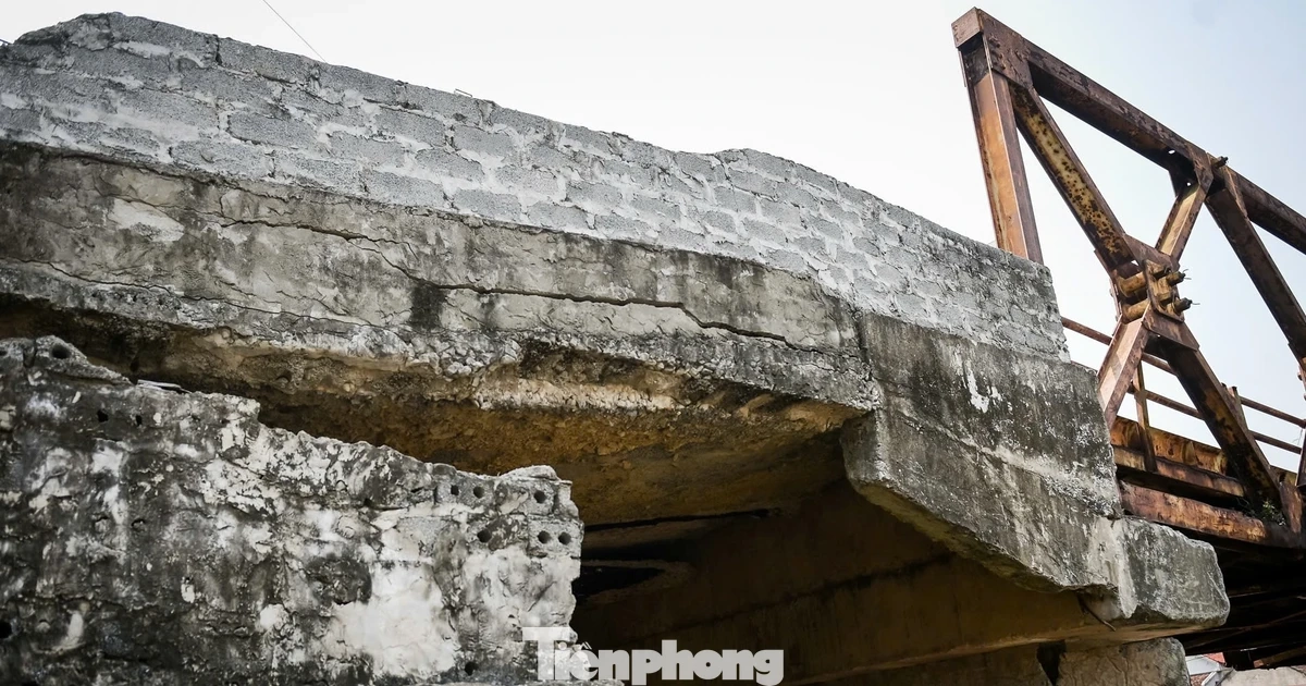 Hai cây cầu "chờ sập" ở Ninh Bình