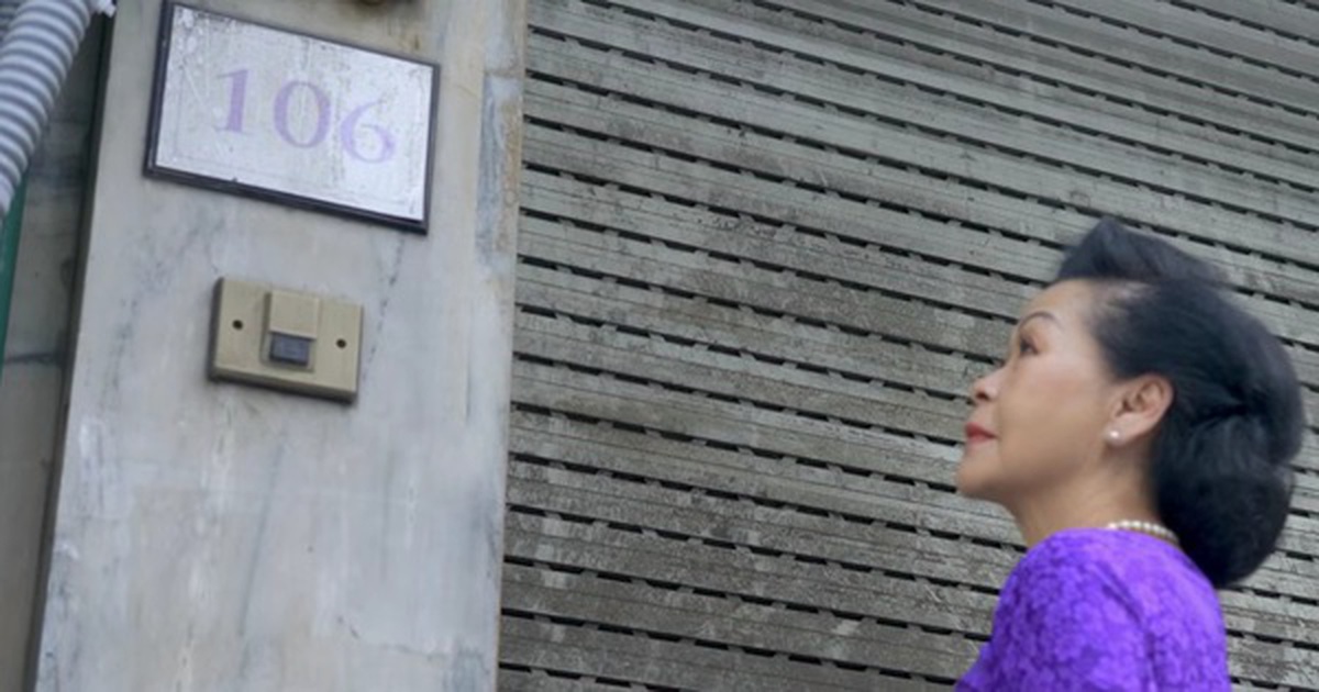 Khánh Ly đứng trước nhà 106 Hàng Bông: "Chẳng có ai ra mở cửa cho tôi cả"