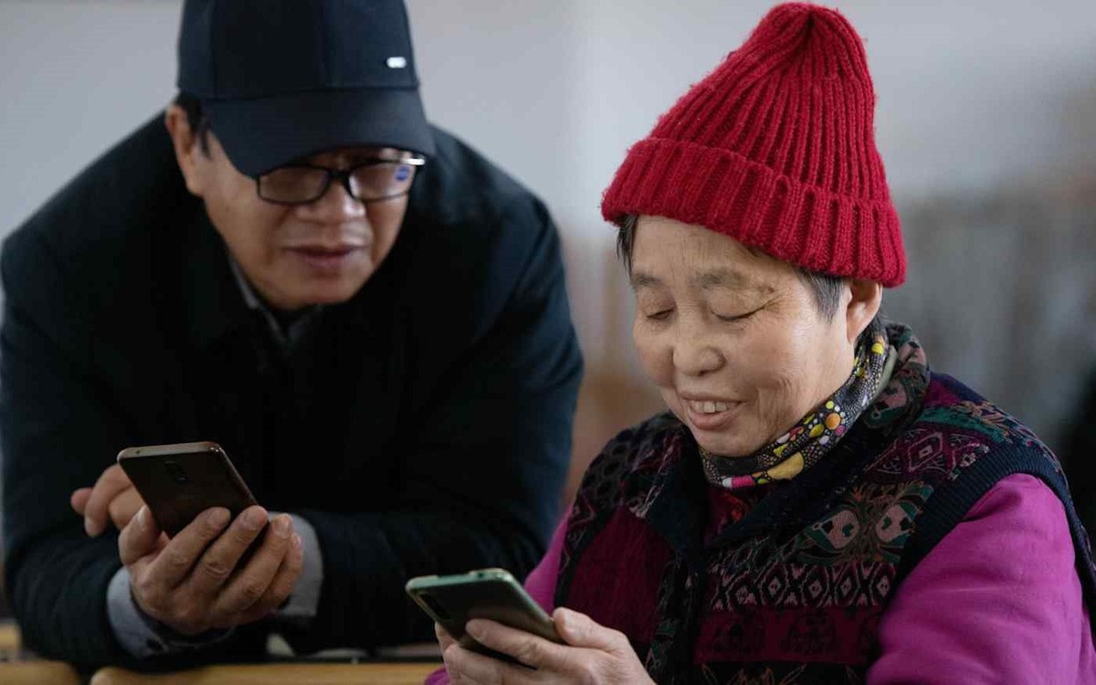 Bật khóc vì câu nói của Robot: 323 triệu người ...