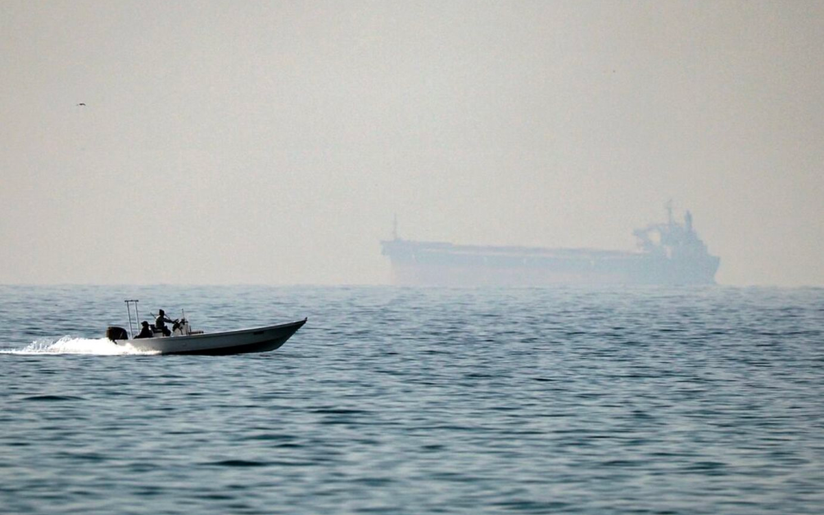 Hàng chục đồng minh lâu năm của Mỹ định "khơi thông" eo biển Hormuz mà không cần Washington, còn mời 2 nước chủ chốt của BRICS tham gia