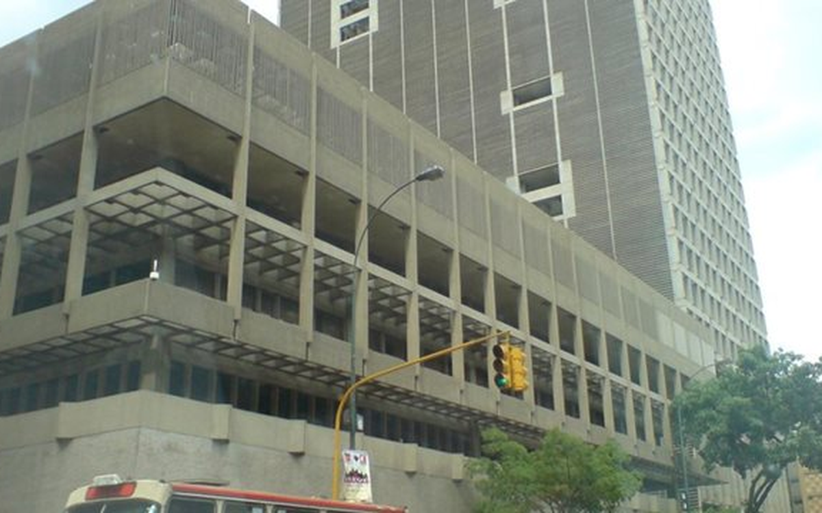 Mỹ bất ngờ nới lỏng trừng phạt quốc gia đang có hơn 300 tỷ thùng dầu