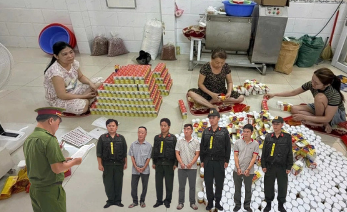 Khám xét khẩn cấp thu giữ 4.000 hộp thuốc, 790kg viên nang, bắt tạm giam chủ xưởng thuốc Thái Chánh Kiên