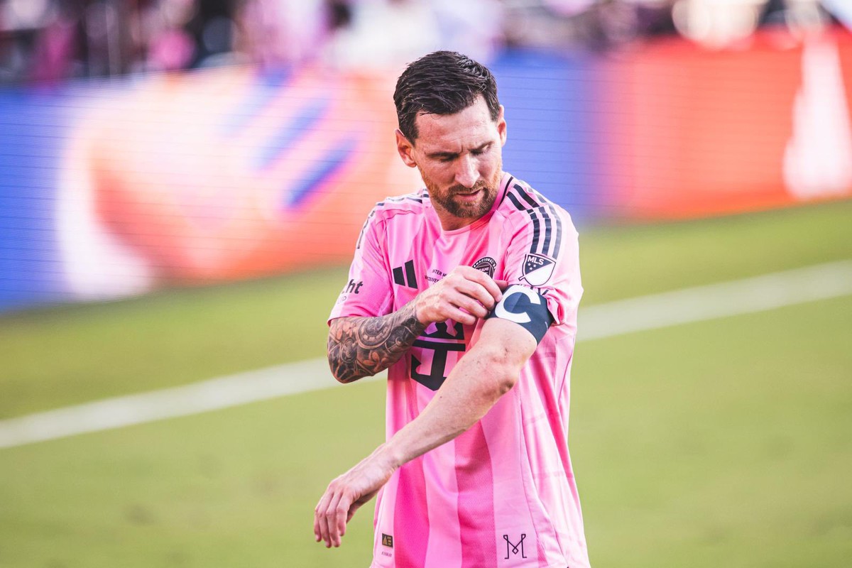 Messi bị kiện