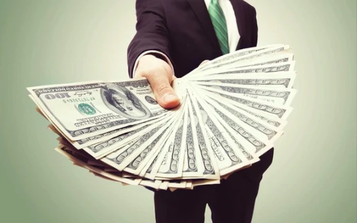 Cựu cán bộ Hải quan cầm 5 tỷ đồng "chạy" tại ngoại cho giám đốc doanh nghiệp