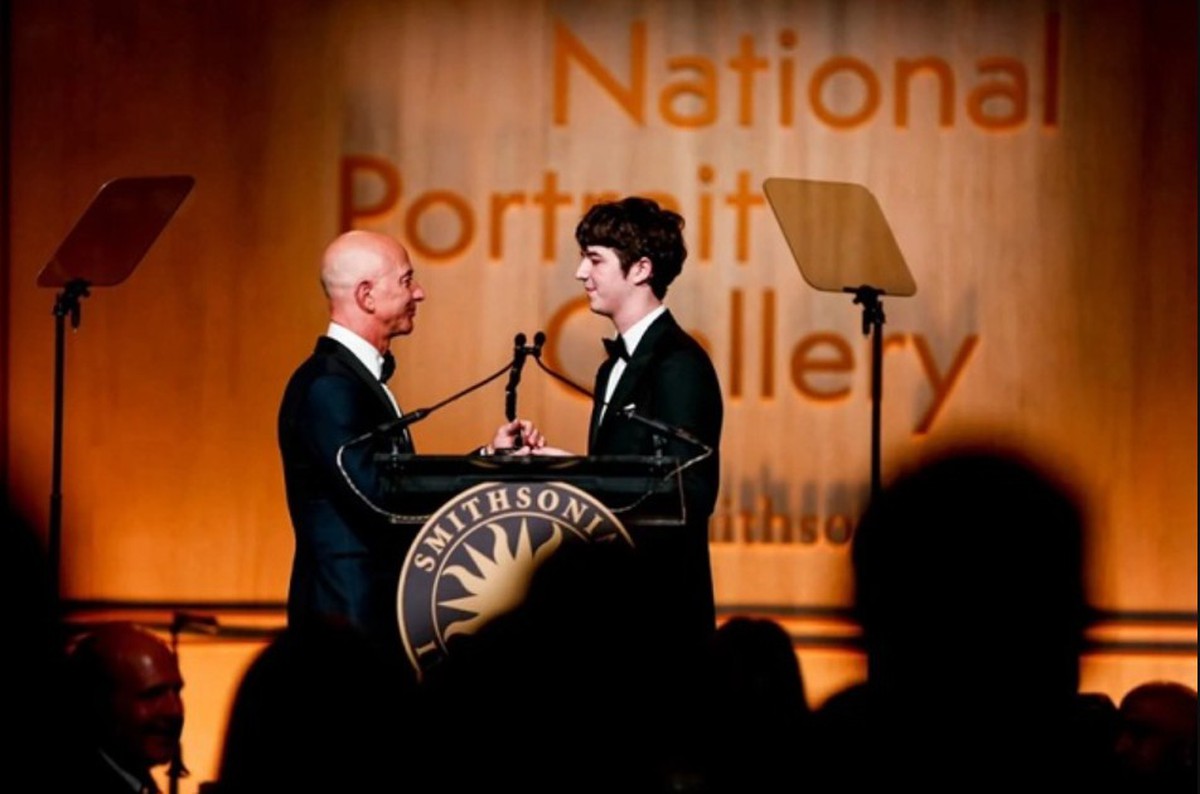 Quý tử 26 tuổi nhà tỷ phú Jeff Bezos: Nhan sắc cực điển trai, bỏ ngỏ khả năng thừa kế khối tài sản hàng chục tỷ USD