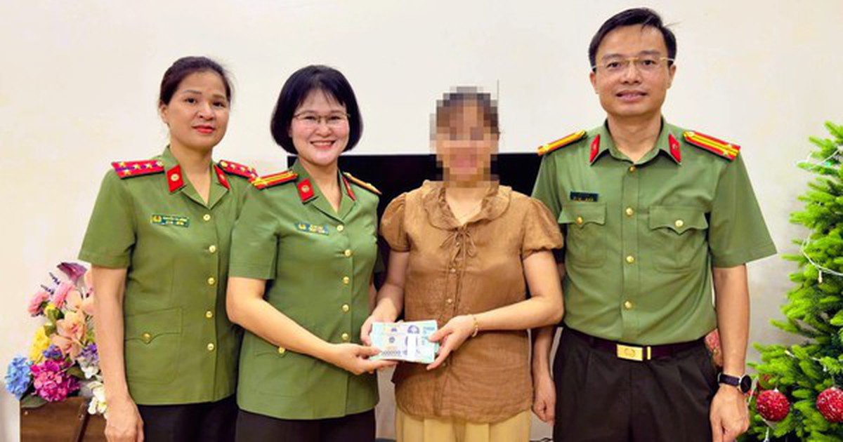 Trung tá công an bất ngờ nhận được 100 triệu đồng chuyển khoản nhầm