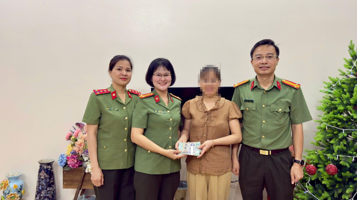 Tài khoản ngân hàng có giao dịch 100 triệu đồng, nữ trung tá công an lập tức rà soát và phát hiện điều bất thường