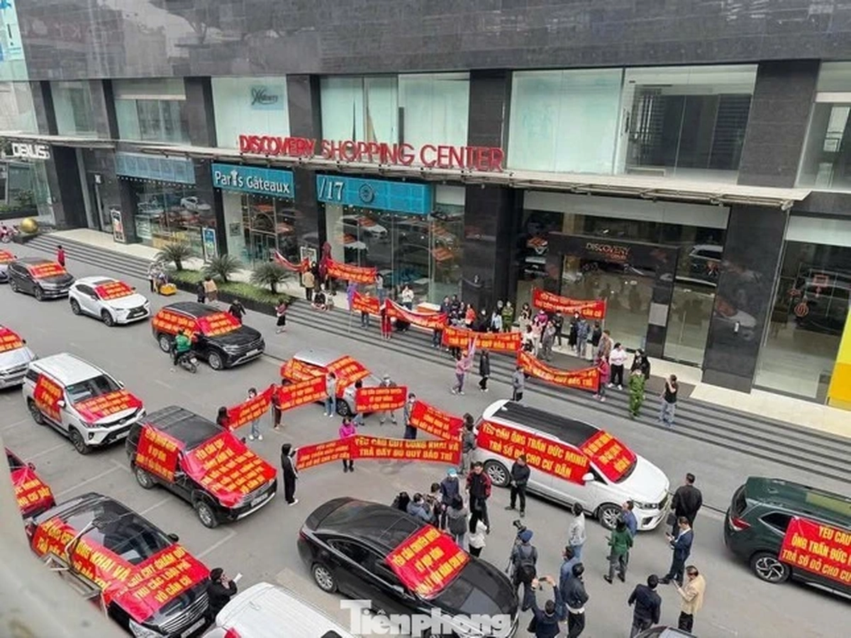 Nhiều khu chung cư Hà Nội đỏ mắt chờ "sổ hồng"