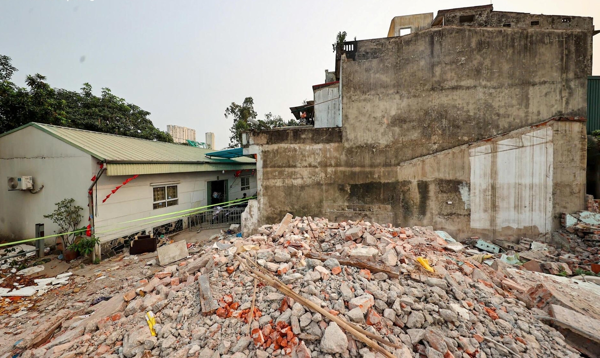 Người Hà Nội tháo dỡ nhà, giao mặt bằng thi công nút giao Phạm Tu - Xa La