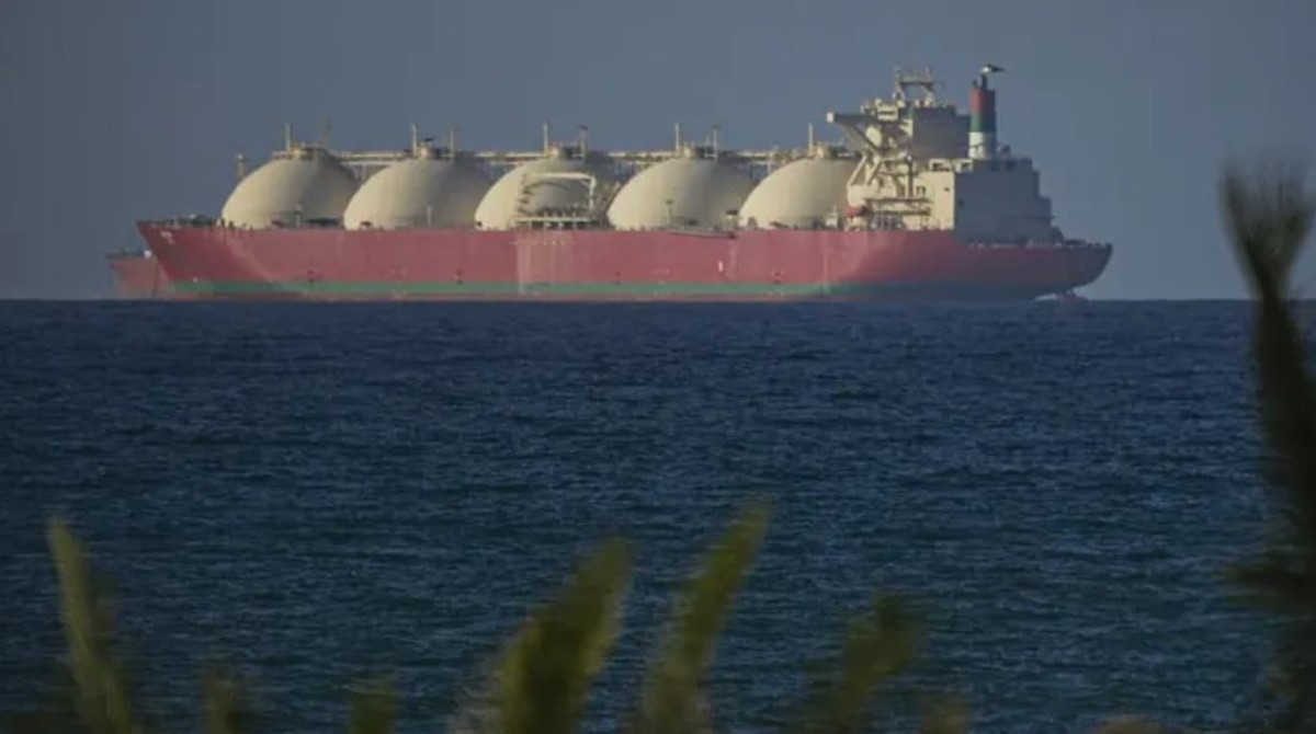 Nóng: Iran tuyên bố mở cửa hoàn toàn eo biển Hormuz, giá dầu sụt gần 11%, chứng khoán tăng kỷ lục