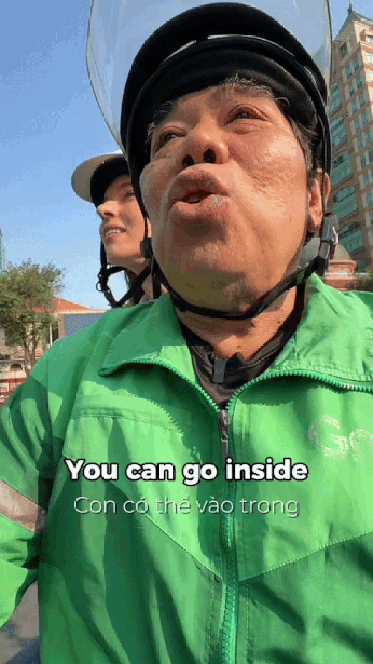 Clip: Màn "bắn" tiếng Anh của chú tài xế xe ôm công nghệ với khách Tây khiến ai xem cũng phải tua chậm