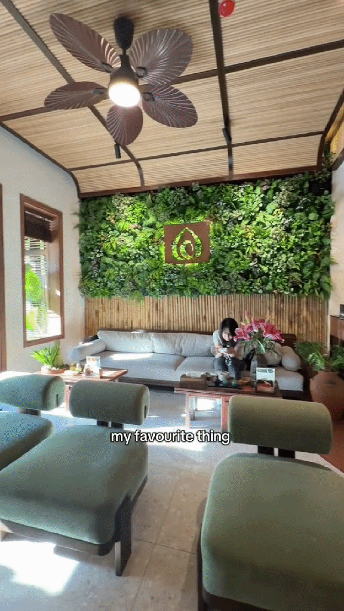 Khách Tây làm dịch vụ "21 bước" ở Việt Nam hút hơn triệu views