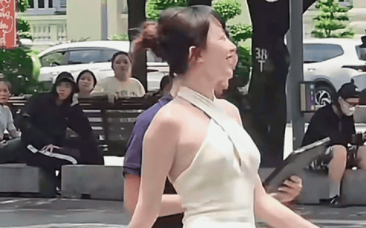 Clip Tóc Tiên bị team qua đường bắt gặp, chính chủ cũng phải vào thừa nhận "mặt láo vậy"