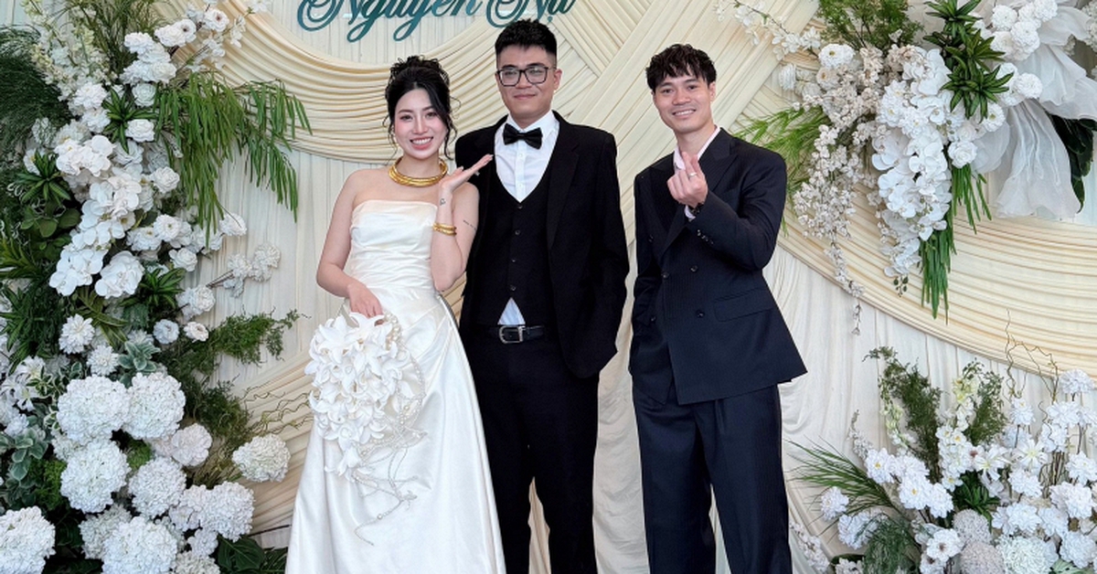 Văn Toàn diện vest bảnh bao ăn cưới em gái, cô dâu visual sáng bừng, vàng đeo trĩu cổ