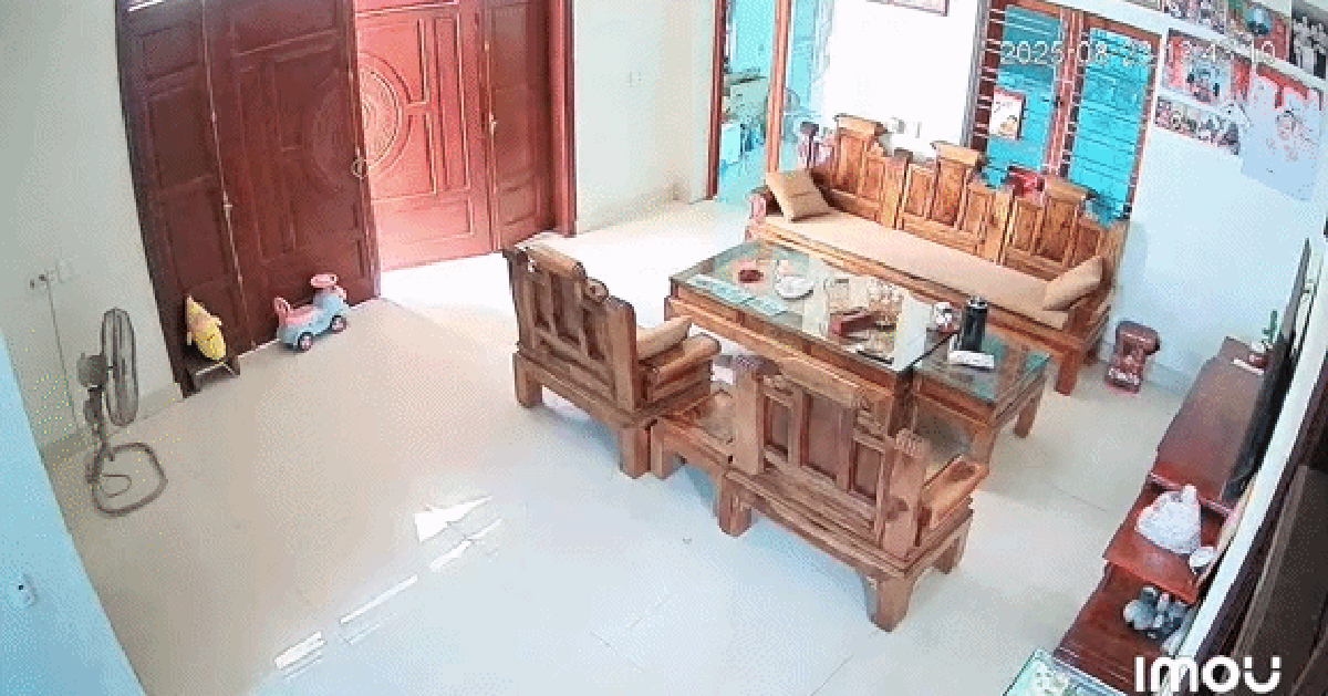 2h chiều khách đang ngủ trưa, shipper bị camera an ninh ghi lại chuỗi hoạt động âm thầm