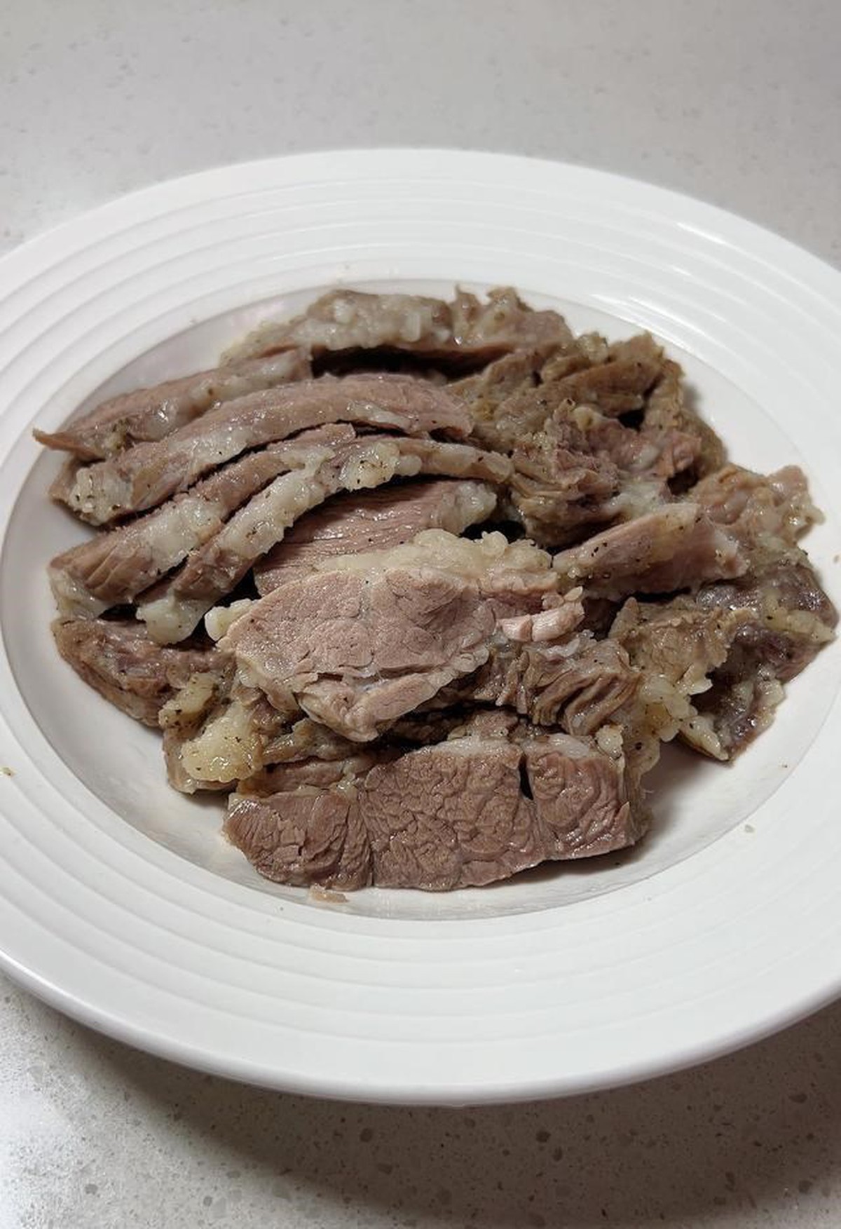 Sau 30 năm ăn thịt, tôi phát hiện ra luộc thịt kiểu này là ngon nhất: Thịt không tanh hay khô, ít mỡ lại tốt sức khỏe