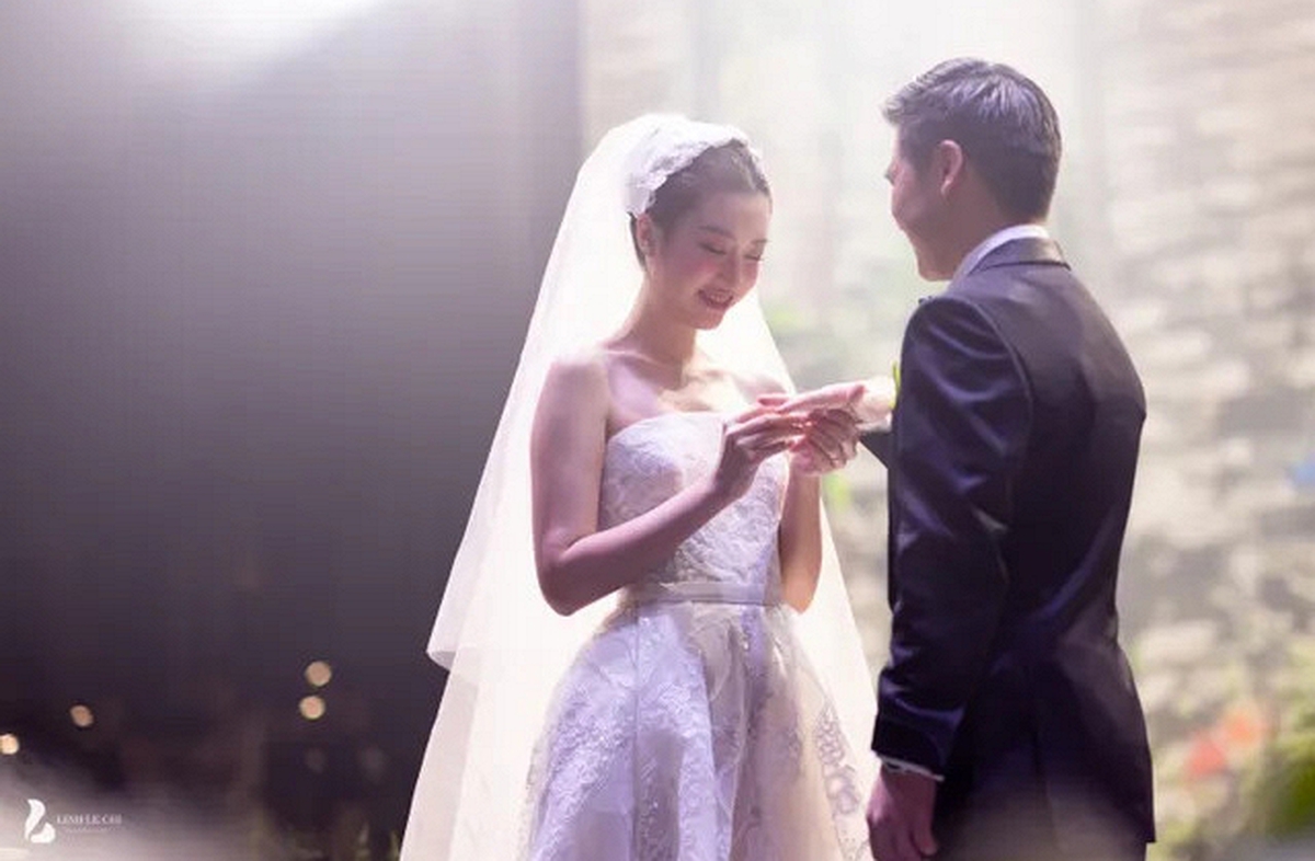 Mỹ nhân định bỏ thi hoa hậu lại đăng quang ngôi vị cao nhất: 26 tuổi gả vào hào môn, sống trong dinh thự trăm tỷ