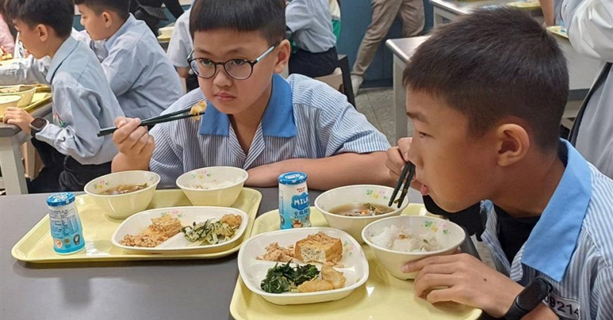 Phụ huynh Hà Nội tranh cãi "nảy lửa" vì một vấn đề sau vụ 300 tấn thịt lợn bẩn: Tưởng đơn giản mà cũng phức tạp lắm!