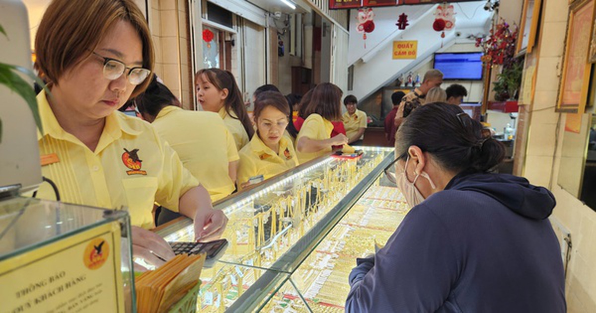 Tối 2-4, giá vàng đang giảm nhanh