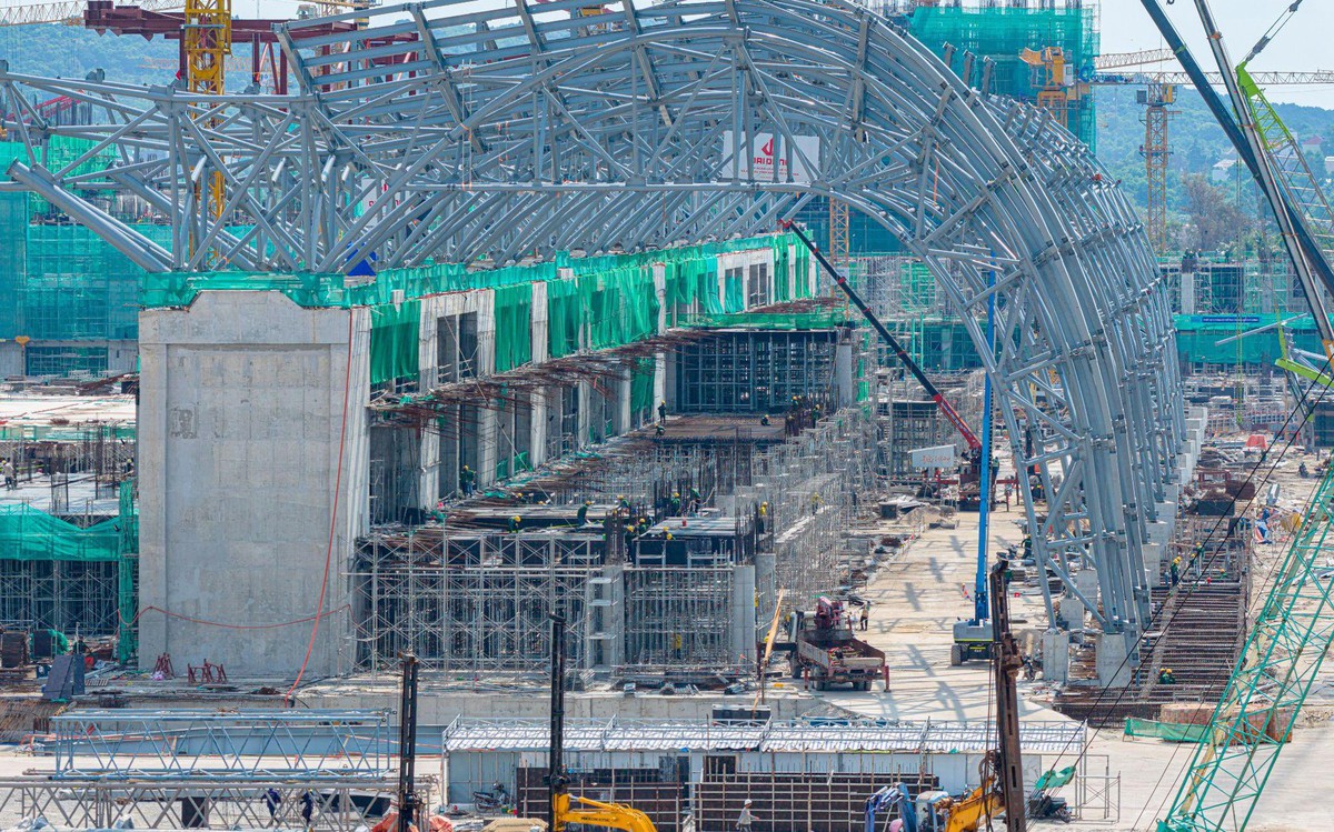 Cận cảnh mái thép Trung tâm Hội nghị APEC Phú Quốc, nặng gần 100 máy bay Boeing