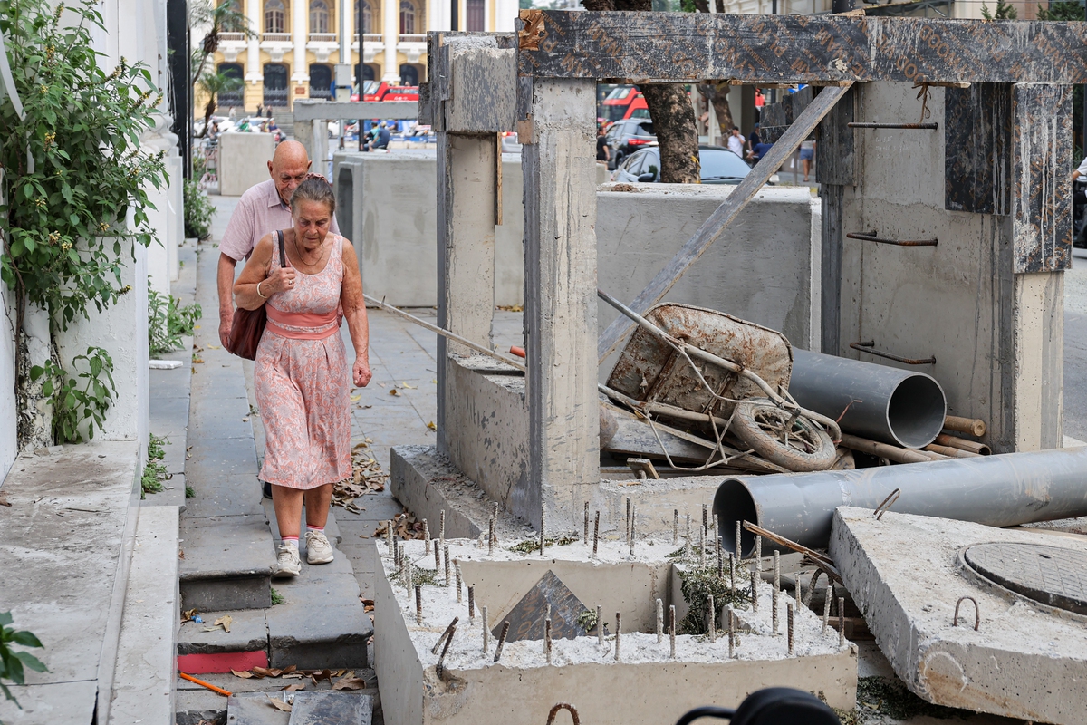 Phố trung tâm Hà Nội bị đào xới: Hệ quả của việc hạ tầng "chạy sau" phát triển đô thị