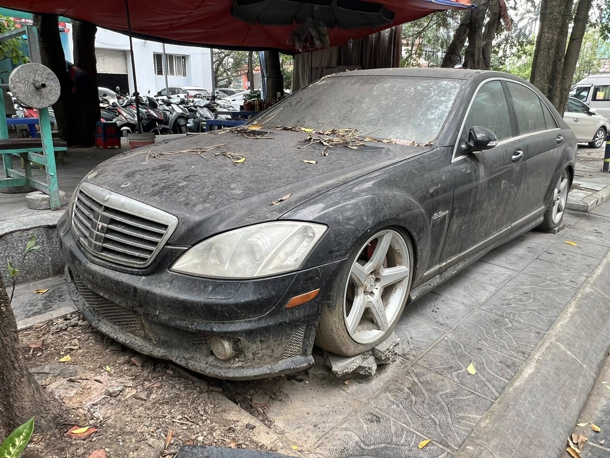 Đây là số tiền phải trả nếu muốn mua một chiếc Mercedes-Benz S 63 AMG giống chiếc vừa bị ‘cẩu’ tại Hà Nội