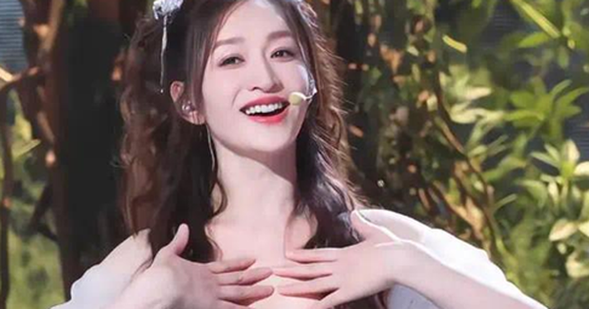 "Chị đẹp Đạp gió" hot nhất lúc này: Lý Tiểu Nhiễm ở tuổi 50 vẫn trẻ đẹp da mướt collagen, bí quyết nằm ở 2 điểm