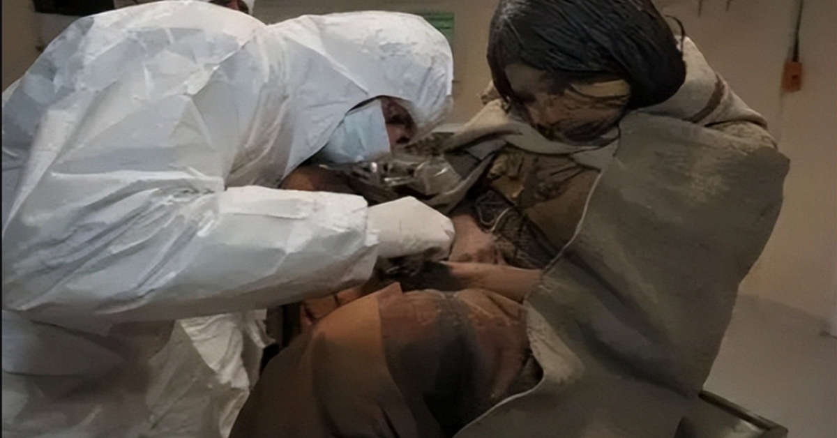 Cô bé 13 tuổi bị đóng băng hơn 500 năm, khi được phát hiện vẫn như đang ngủ: Bác sĩ nói cô bé rất nguy hiểm