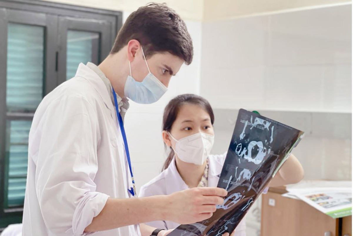 Sinh viên Oxford, Heidelberg sang Việt Nam học ca bệnh "chỉ có trong y văn"