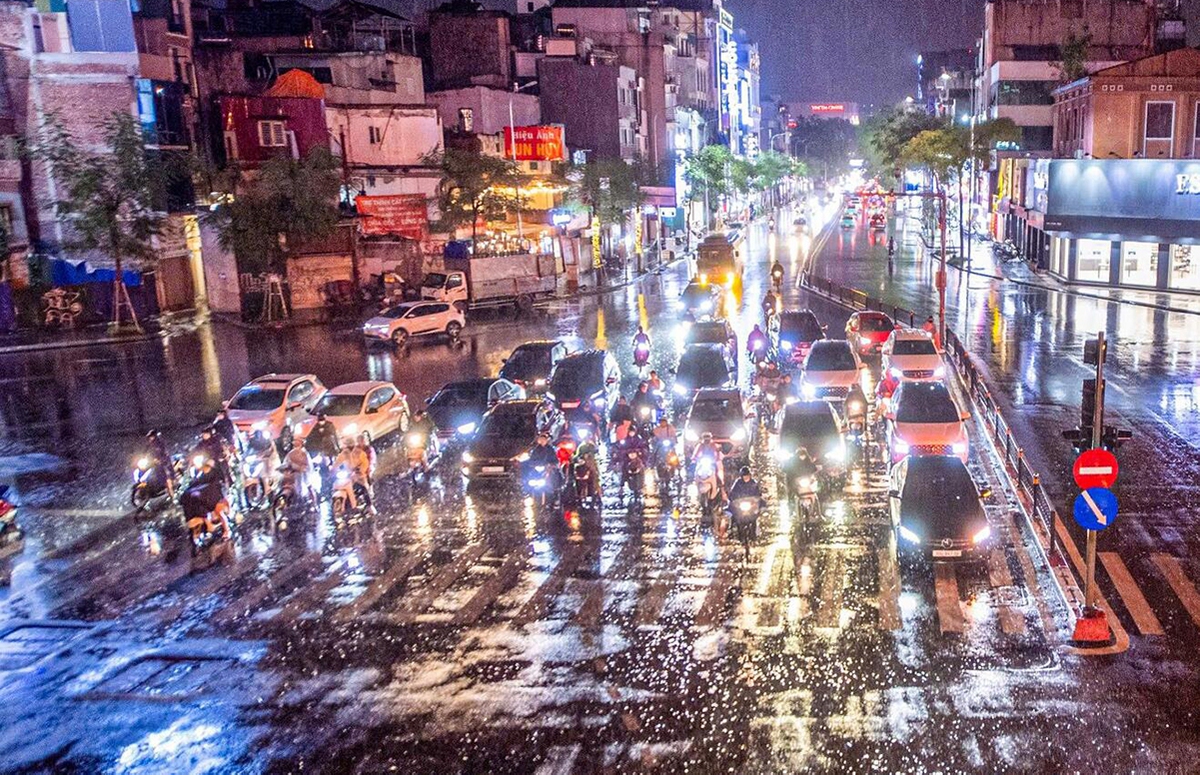 Miền Bắc đón không khí lạnh gây mưa lớn từ chiều tối mai, đề phòng dông lốc