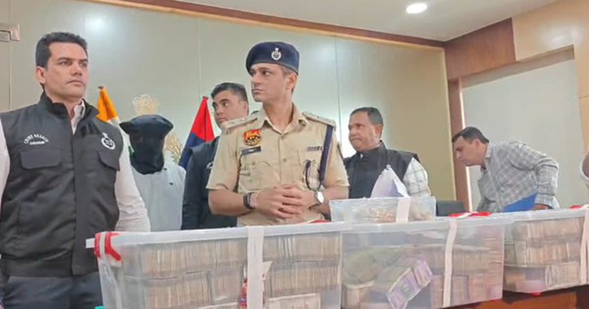 Tịch thu 7,5 tỷ đồng tiền mặt chất bằng thùng, gần 700 gram vàng trị giá 2,6 tỷ đồng từ nhóm "lao động giả nghèo"