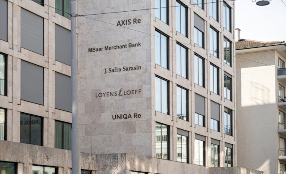 Thêm 1 ngân hàng Mỹ sụp đổ vì bê bối rửa tiền: ...