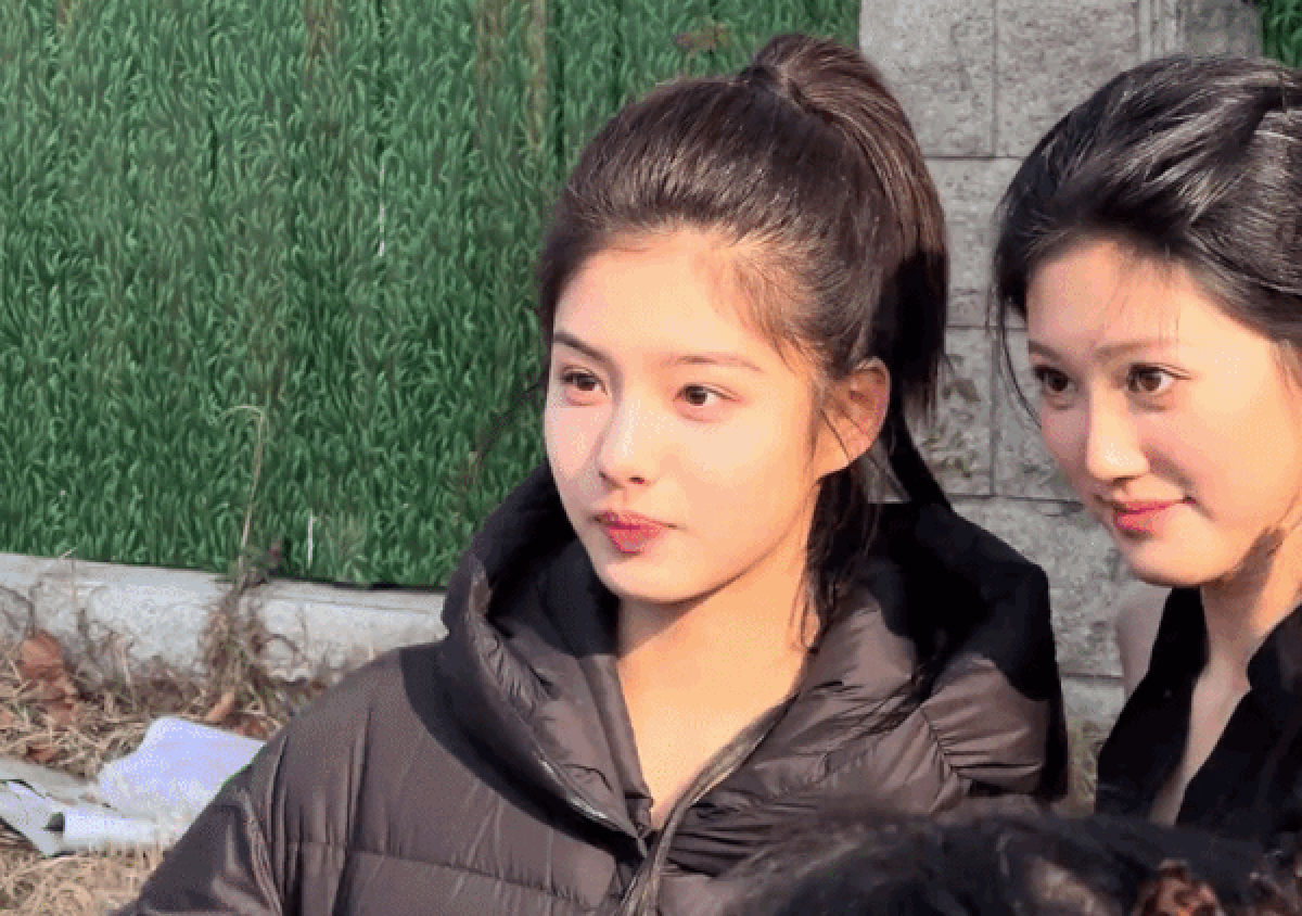 Clip đi thi của "tiểu tiên nữ" hot nhất kỳ thi vào Học viện Điện ảnh Bắc Kinh 2026 viral trở lại: Sinh ra để làm ngôi sao có khác!