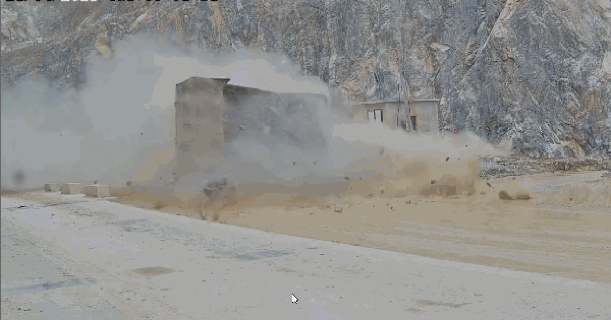 VIDEO: Xe tải nghi mất phanh lao dốc gây tai nạn khiến 2 tài xế tử vong