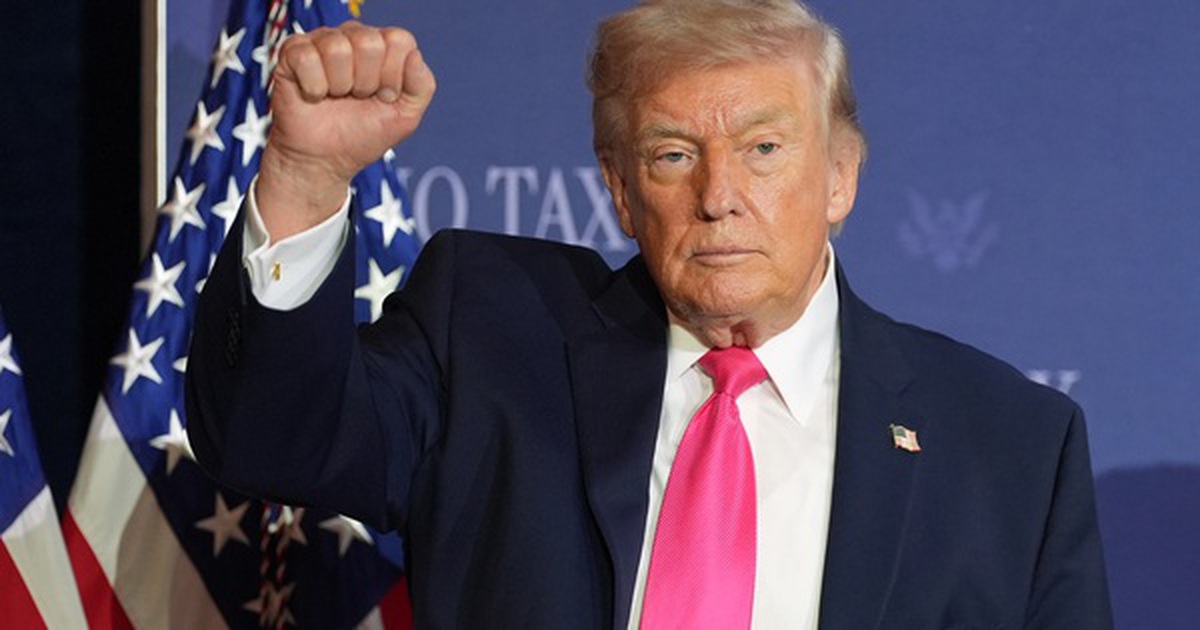 Kho tên lửa Mỹ "bốc hơi" nhanh chóng, ông Donald Trump nói Iran "muốn giữ thể diện"