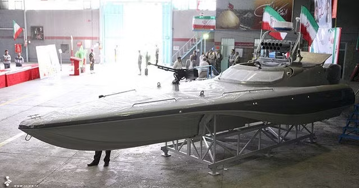 Hàng trăm tàu chiến của Hải quân Iran đủ sức "xé tan" eo biển Hormuz