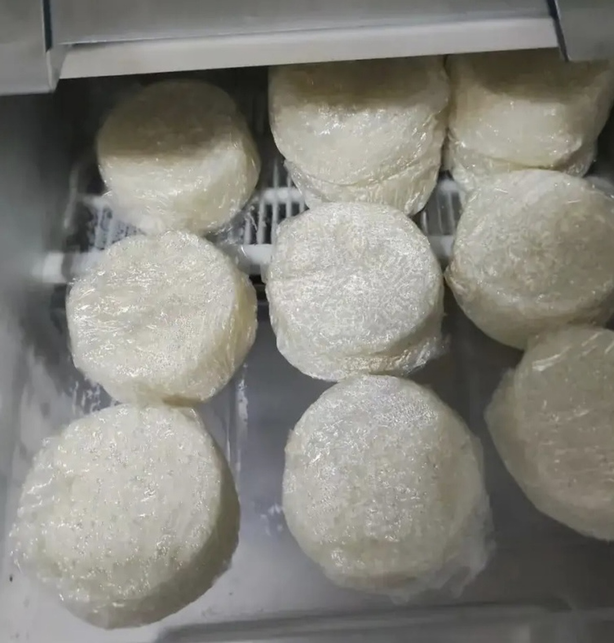 Cơm nguội để tủ lạnh: “Bí kíp giữ dáng” hay “độc dược” khó lường?