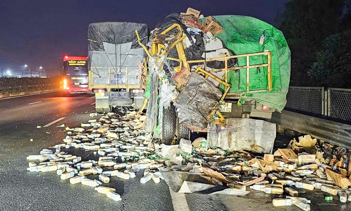 Xe tải đâm ô tô đầu kéo làm 1 người tử vong: Cục CSGT phát cảnh báo khẩn