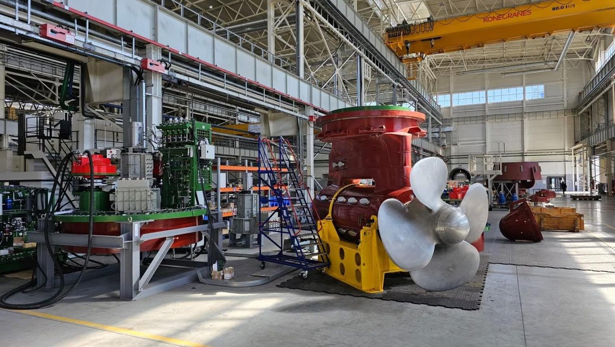 Phương Tây rút lui, Nga chỉ cần 2 năm để tìm lời giải: Đội tàu phá băng lớn nhất thế giới đón tin vui