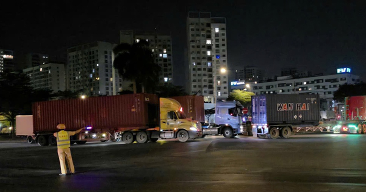 CSGT TPHCM khuyến cáo sau vụ tai nạn liên hoàn ở dốc cầu Phú Mỹ