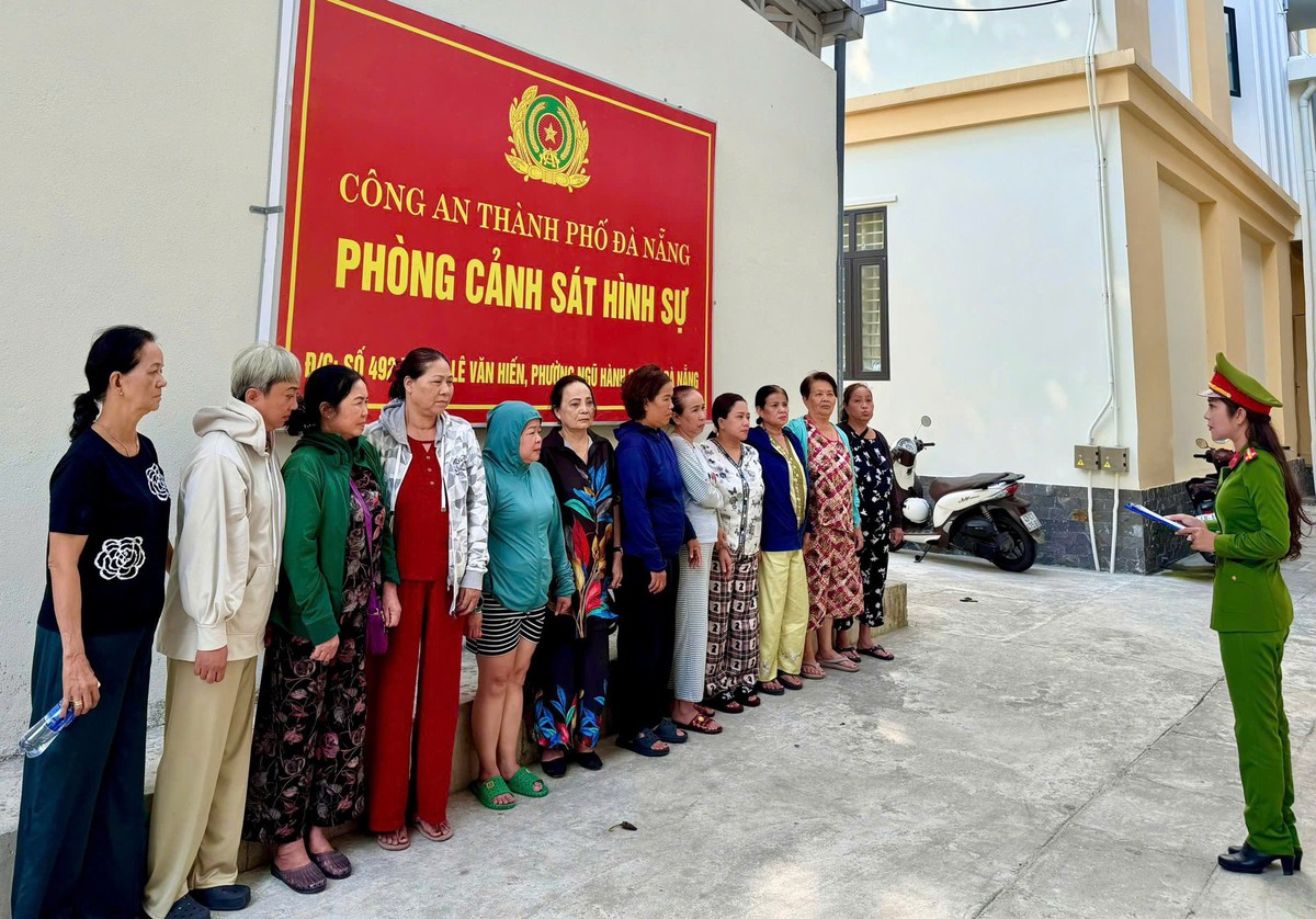 Đồng loạt kiểm tra, bắt bà trùm Hồ Thị Đông Phương và 11 "quý bà"