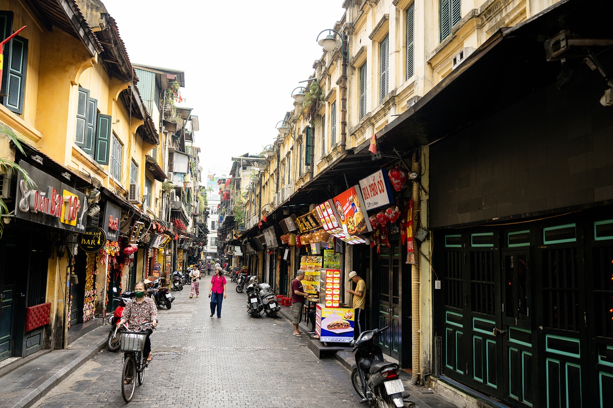 Toàn cảnh phố phường Hà Nội mang diện mạo khác lạ sau 4 tháng lập lại trật tự vỉa hè