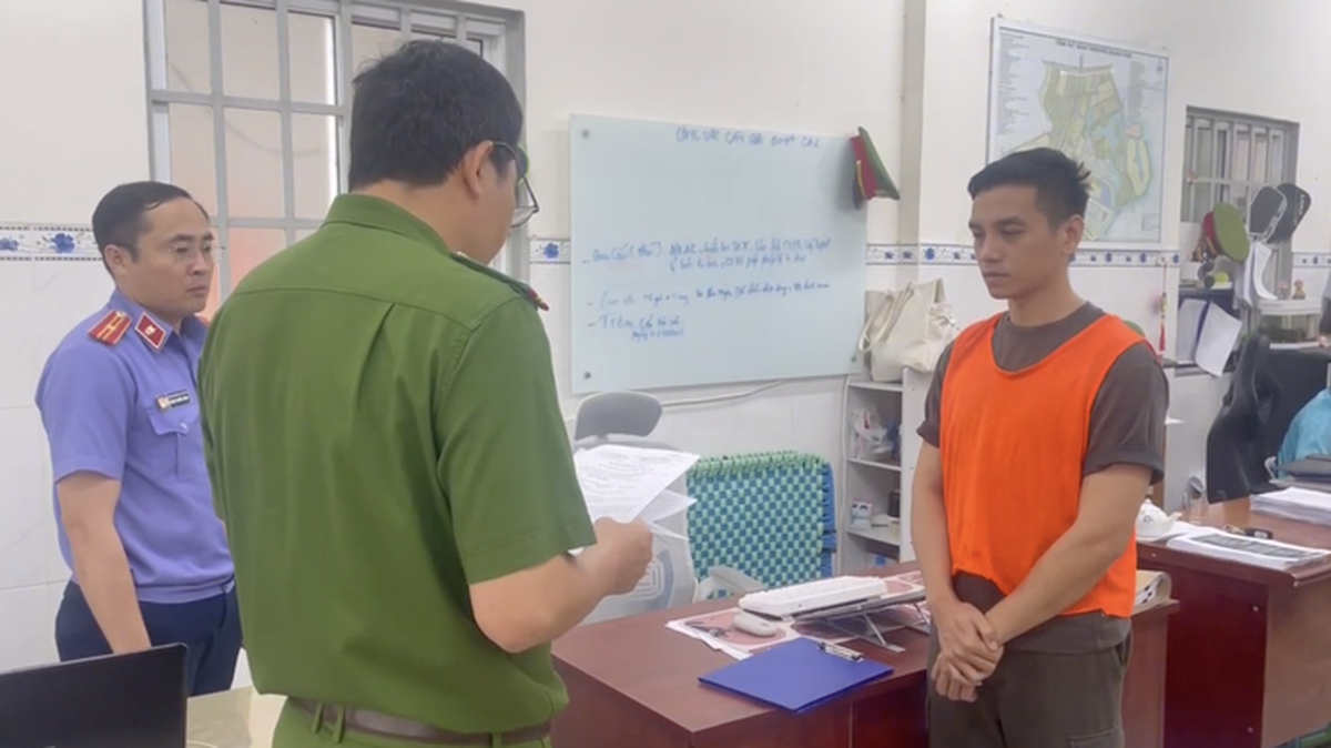 Ra lệnh bắt tạm giam TikToker Nguyễn Văn Dũng SN 1993