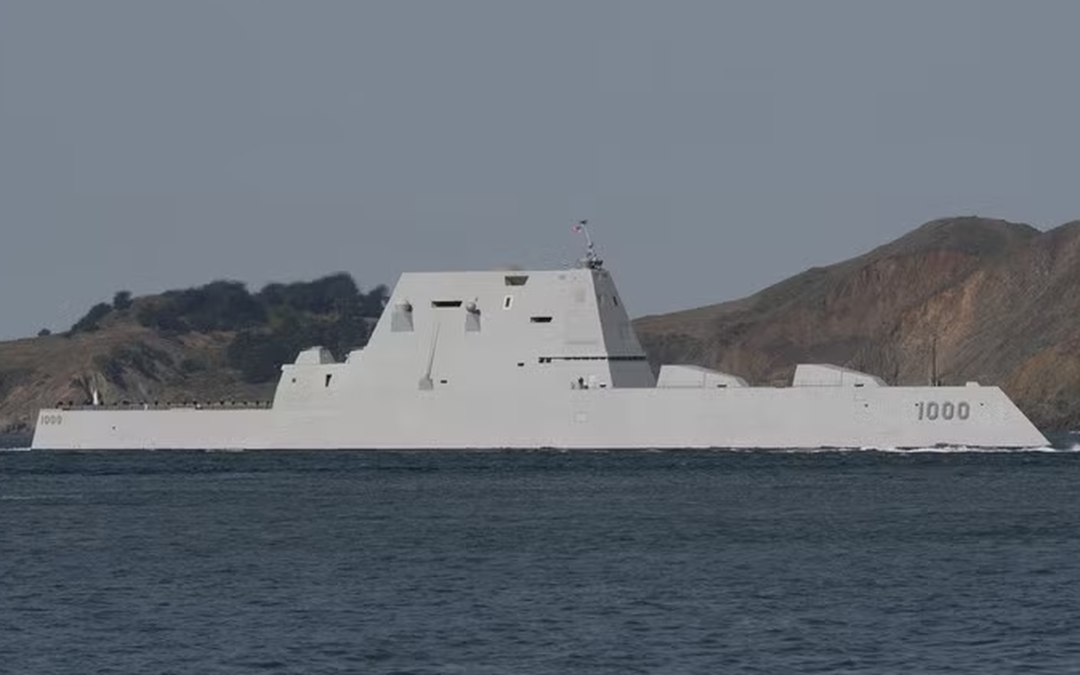 Tàu chiến 8 tỷ USD của Mỹ bất ngờ cháy khi đang nâng cấp