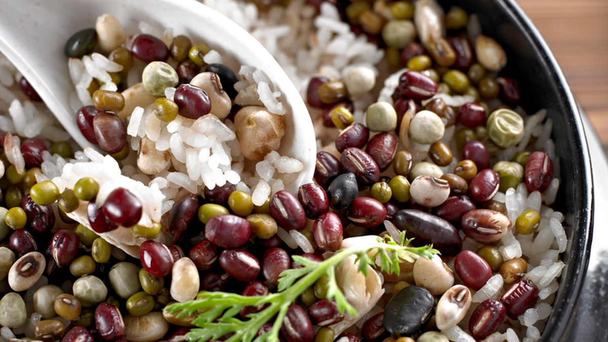 Lời khuyên đến những gia đình thường xuyên ăn cơm trộn các loại hạt