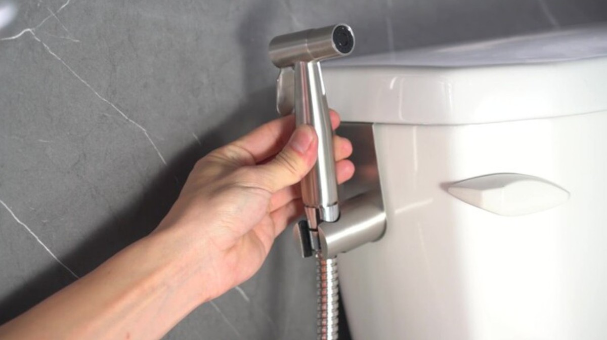 Lời khuyên đến các gia đình khi dùng vòi xịt vệ sinh, tránh bị viêm nhiễm