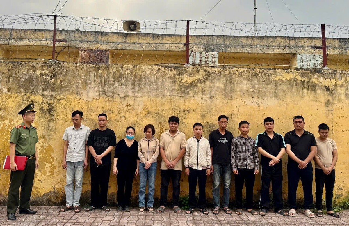 Công an điều tra tài khoản ngân hàng của 11 người sinh năm 1990, 1993, 1997,...